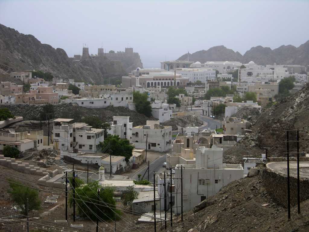 Muscat 02 Muscat 01 Long View The tiny gated city of Muscat is cradled in a natural harbour surrounded by a jagged spine of hills and now home of the sultan's main palace. The first foreign presence in Muscat was the Portuguese explorer Vasco da Gama, who landed in Oman on his way to India. The Portuguese returned in 1507 to sack and capture Muscat, but were defeated in 1649. Heres a view of Muscat as we drove in, with the fort on the left, and the Sultans Palace in the centre.